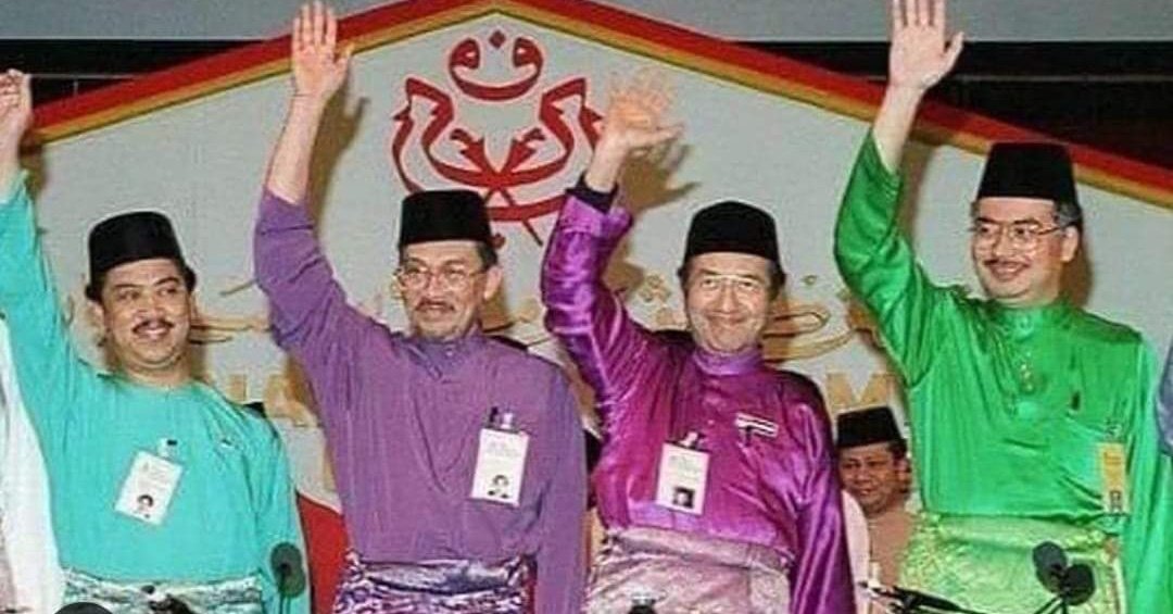 Marchfoward's tweet photo. Siapa dah pernah jadi PM angkat tangan? https://t.co/6aEcpeSsy8