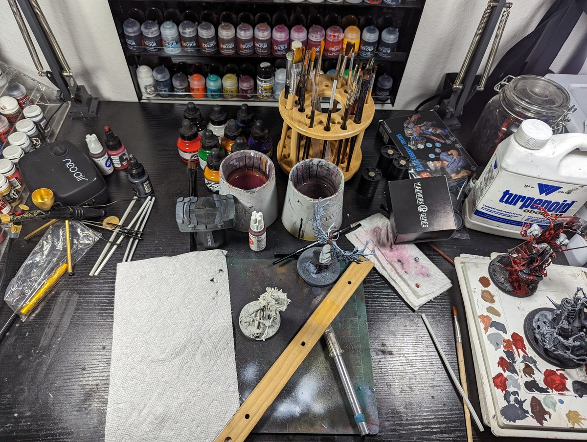 Dr_Toomer's tweet photo. #hobbystreak Day 605.
More D&amp;D prep and cleaned up the hobby desk. Not pictured is the clutter underneath it &amp; around it that I sorted out. Now I have more space to move around the room.

There's 3 hobby projects I'm thinking about doing next, and so I left them on the table. https://t.co/iIRzyWL28t