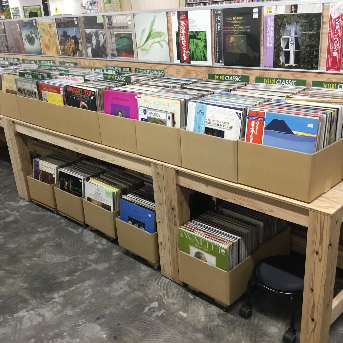 MusicFirst2007's tweet photo. 【コーナー拡大のお知らせです】
110円クラシックLPコーナーですが下段にも増設しました。
引き出してご覧になってください。
なお近くに黒い丸椅子がございますのでこちらもご活用ください。
#classicrecord #ミュージックファースト #musicfirst https://t.co/EBHhGS3sbp