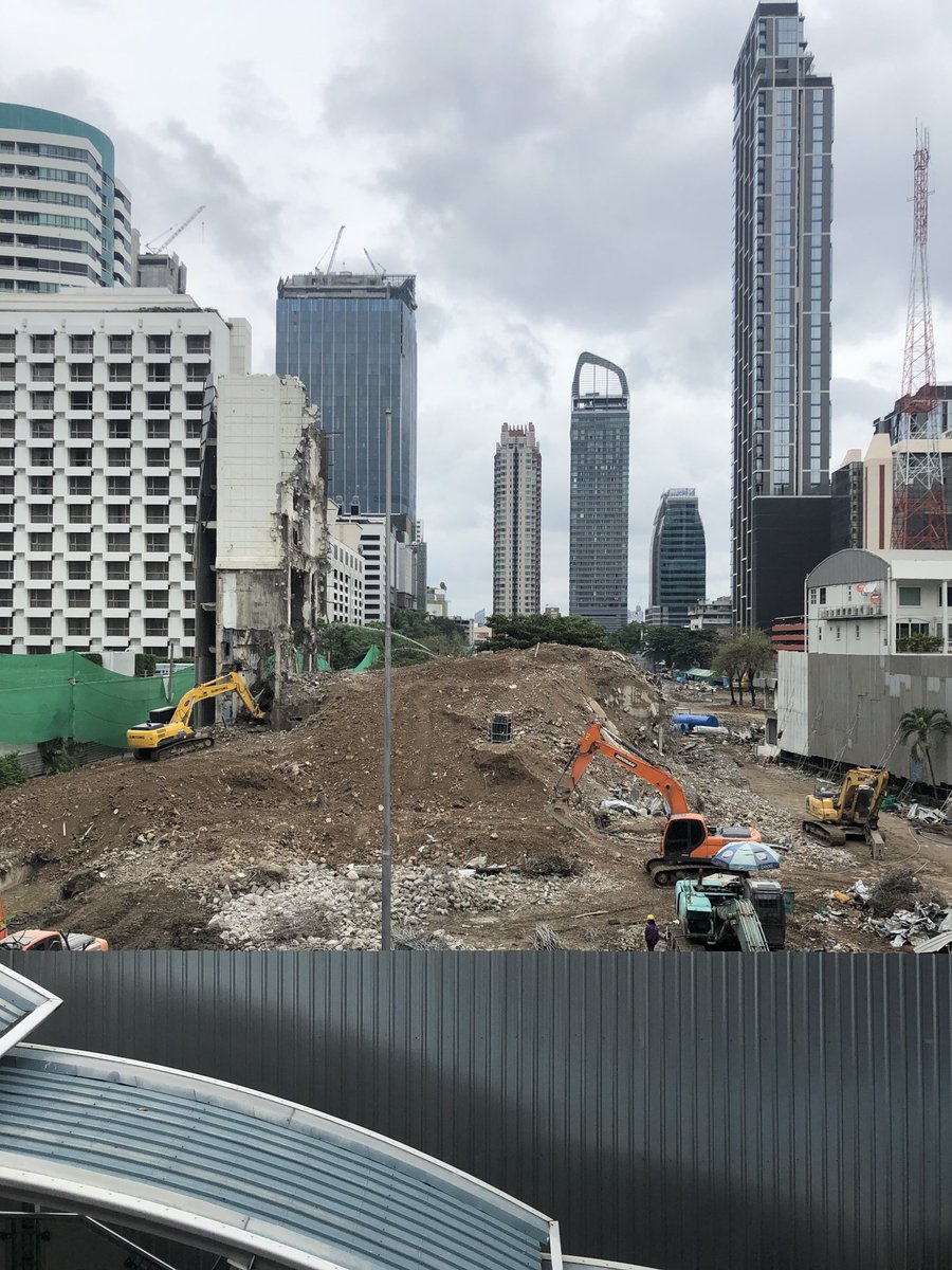 pauldrisley's tweet photo. Urban renewal in #Bangkok #Chitlom Hopefully another shopping mall or condo building to be erected. @BangkokDi @RichardBarrow https://t.co/mKRLvElPZV
