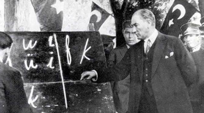 Başöğretmenimiz Mustafa Kemal Atatürk başta olmak üzere, tüm öğretmenlerimizin Öğretmenler Günü kutlu olsun. #24kasımöğretmenlergünü