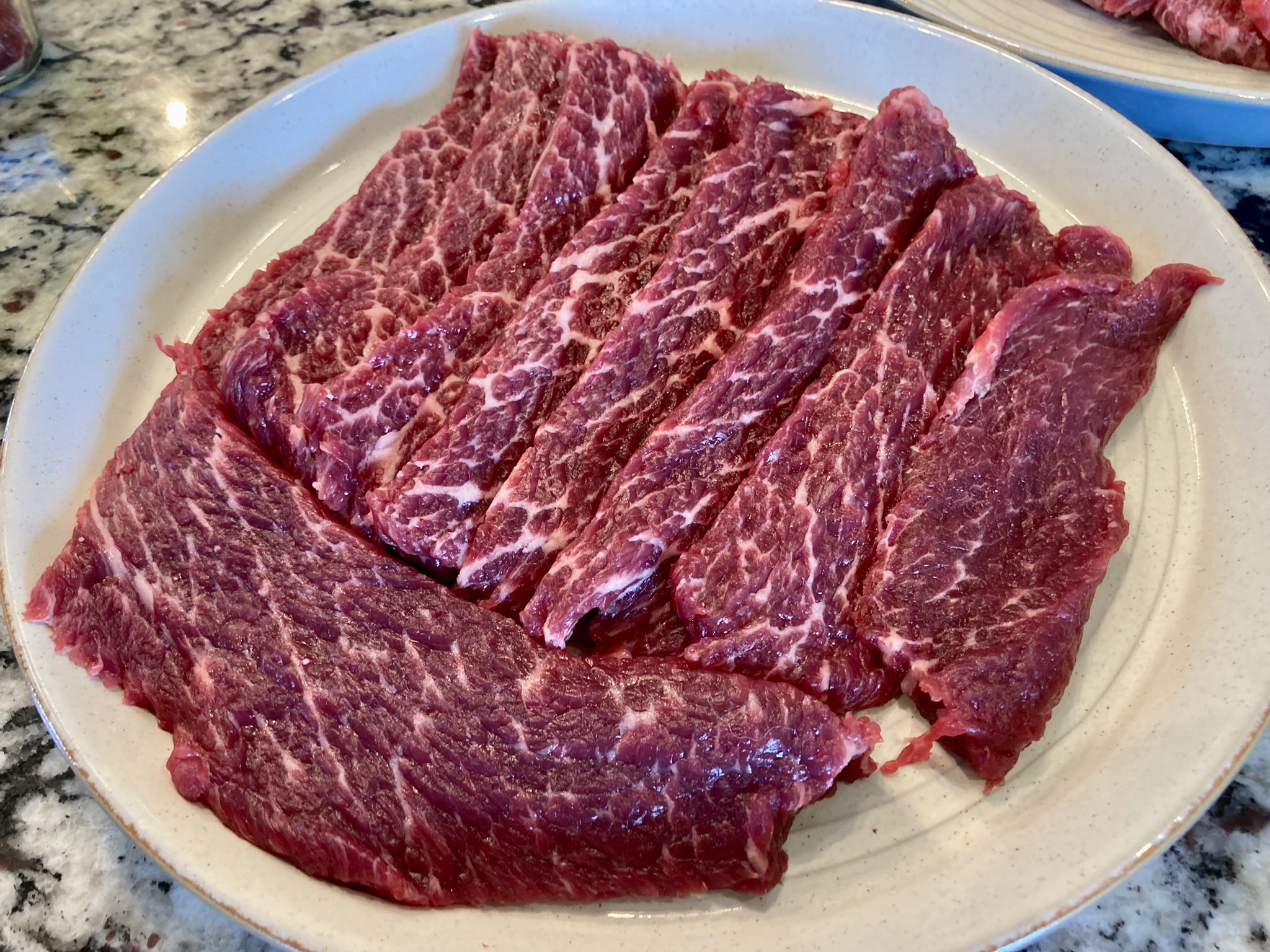 박치욱 on Twitter "미국에서 소의 아랫배 근육을 brisket이라고 역시 통으로 파는데 여기에 차돌박이가 섞여