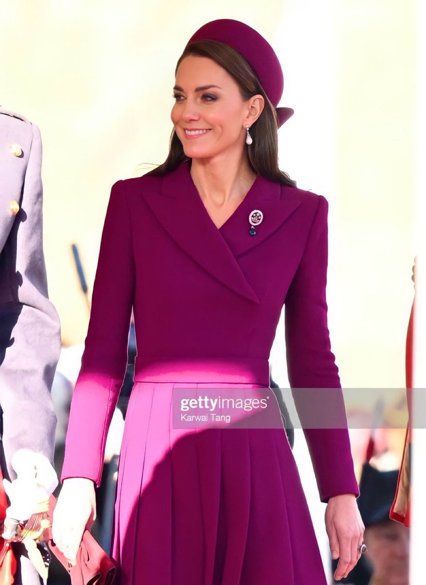 Duchess Moaning Sparkle (Parody) on Twitter "Maroon is s My color."