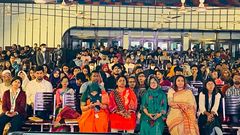 DisastersRadix's tweet photo. Prof. @mahbubadu participated as the #specialguest at the #closingceremony of the @UNFPABangladesh organized #nationwide #campaign ‘#CelebratingDaughters’ with the slogan ‘#MyDaughterMyFuture,’ in collaboration with Norwegian Agency for Development Cooperation. @GRRIPP_SA https://t.co/QunFZkk7Pg