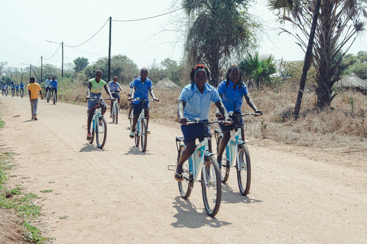 Mozambikes's tweet photo. In Maringue, EU SOU CAPAZ the bikes have arrived at the secondary schools of Maringue Sede and Canxixe, to bring changes for a better student life to the beneficiaries.
#Mozambikes #SEJE #EuSouCapaz https://t.co/VTqcDm8hIy