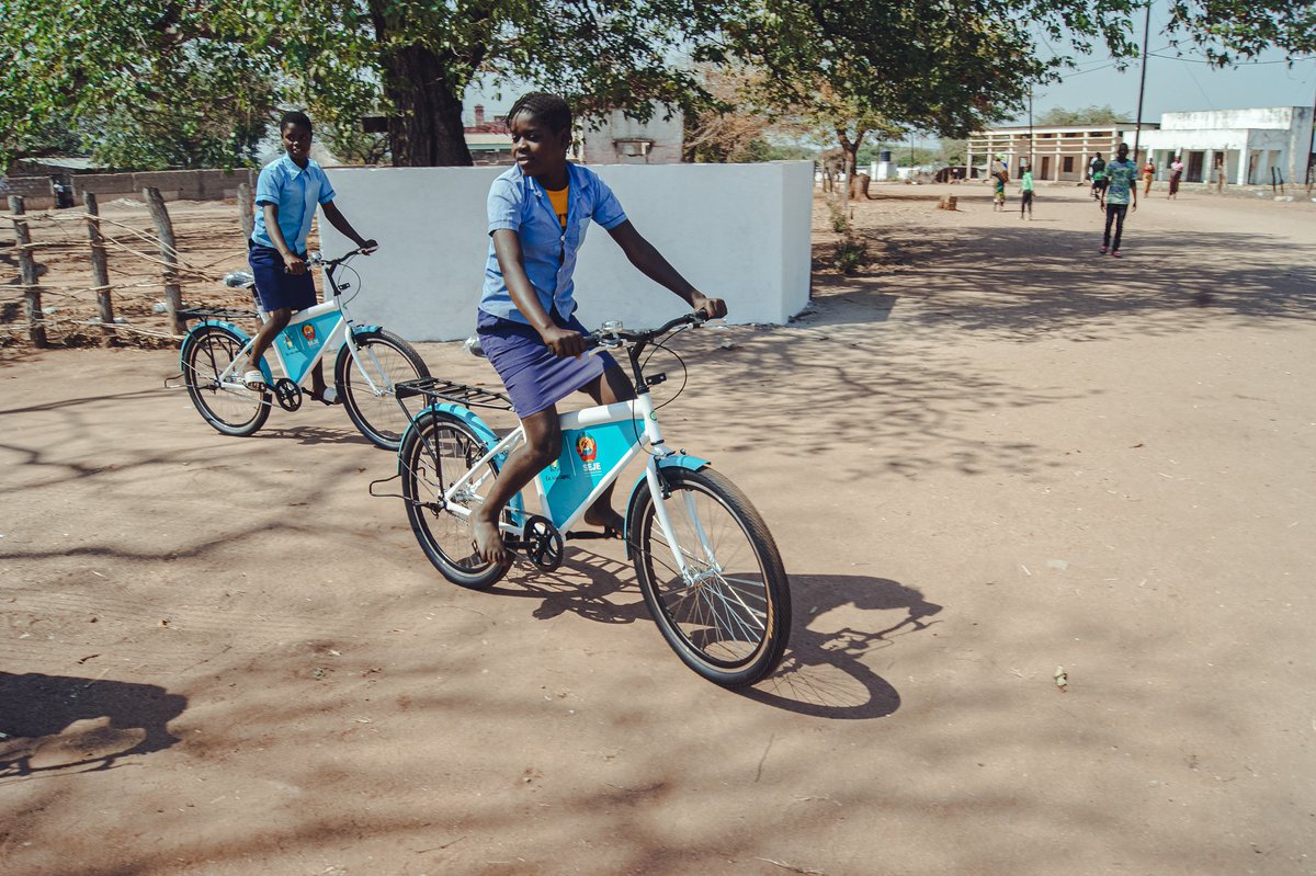 Mozambikes's tweet photo. In Maringue, EU SOU CAPAZ the bikes have arrived at the secondary schools of Maringue Sede and Canxixe, to bring changes for a better student life to the beneficiaries.
#Mozambikes #SEJE #EuSouCapaz https://t.co/VTqcDm8hIy