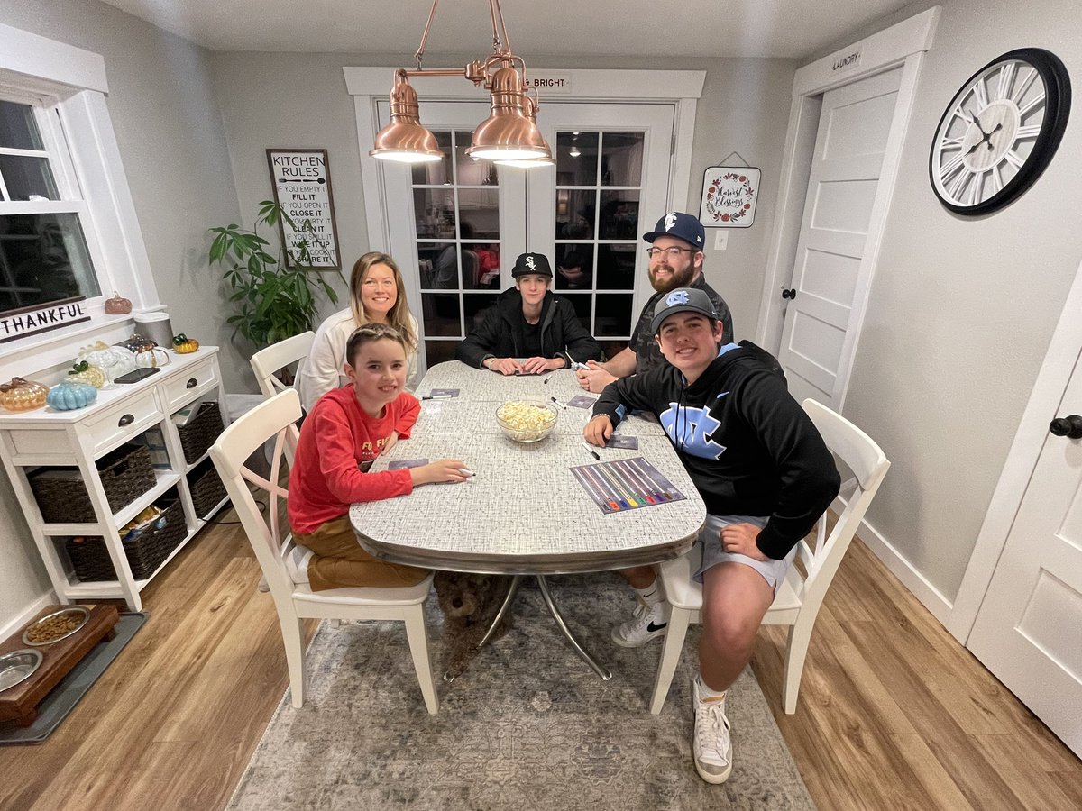 TacomaMomBlog's tweet image. Gangs all here! My mama heart is full. #HomeForTheHolidays 🦃🏈❤️