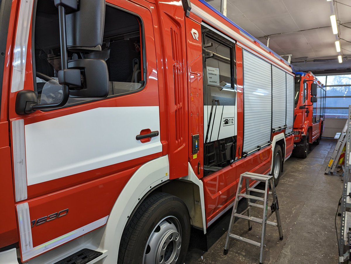 lucktronxtc's tweet photo. Heute Mal ein kleiner Blick in die heiligen Hallen unserer Beschrifter...
#Feuerwehr #beschriftung #warnmarkierung #warnmarkierungen #einsatzfahrzeug #einsatzfahrzeugbeschriftung #lukdesign #lukdesignde #luckenwalde https://t.co/eWzuRx6256