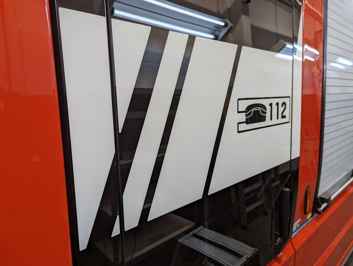 lucktronxtc's tweet photo. Heute Mal ein kleiner Blick in die heiligen Hallen unserer Beschrifter...
#Feuerwehr #beschriftung #warnmarkierung #warnmarkierungen #einsatzfahrzeug #einsatzfahrzeugbeschriftung #lukdesign #lukdesignde #luckenwalde https://t.co/eWzuRx6256