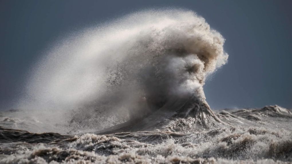 CTVNews's tweet photo. Ontario photographer captures massive wave that looks like 'the perfect face' https://t.co/NMEJjZ3ZpG https://t.co/M6tCy6gmnW
