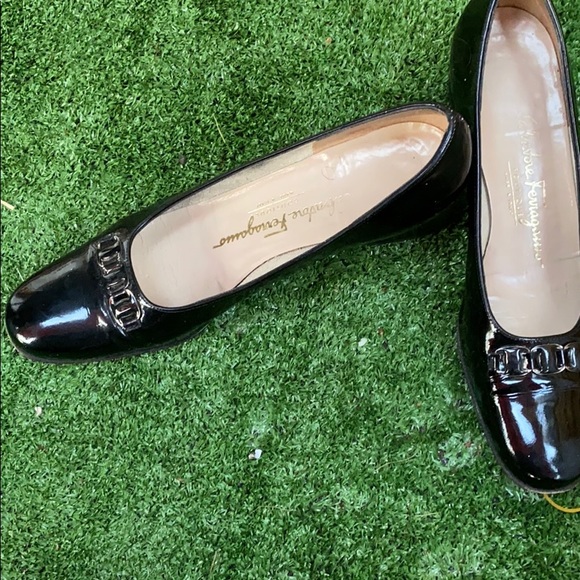 goddessallures's tweet photo. So good I had to share! Check out all the items I'm loving on @Poshmarkapp #poshmark #fashion #style #shopmycloset #caperobbin #salvatoreferragamo #laurenralphlauren: https://t.co/jX4U3wtvc7 https://t.co/EdlJq7KFSH
