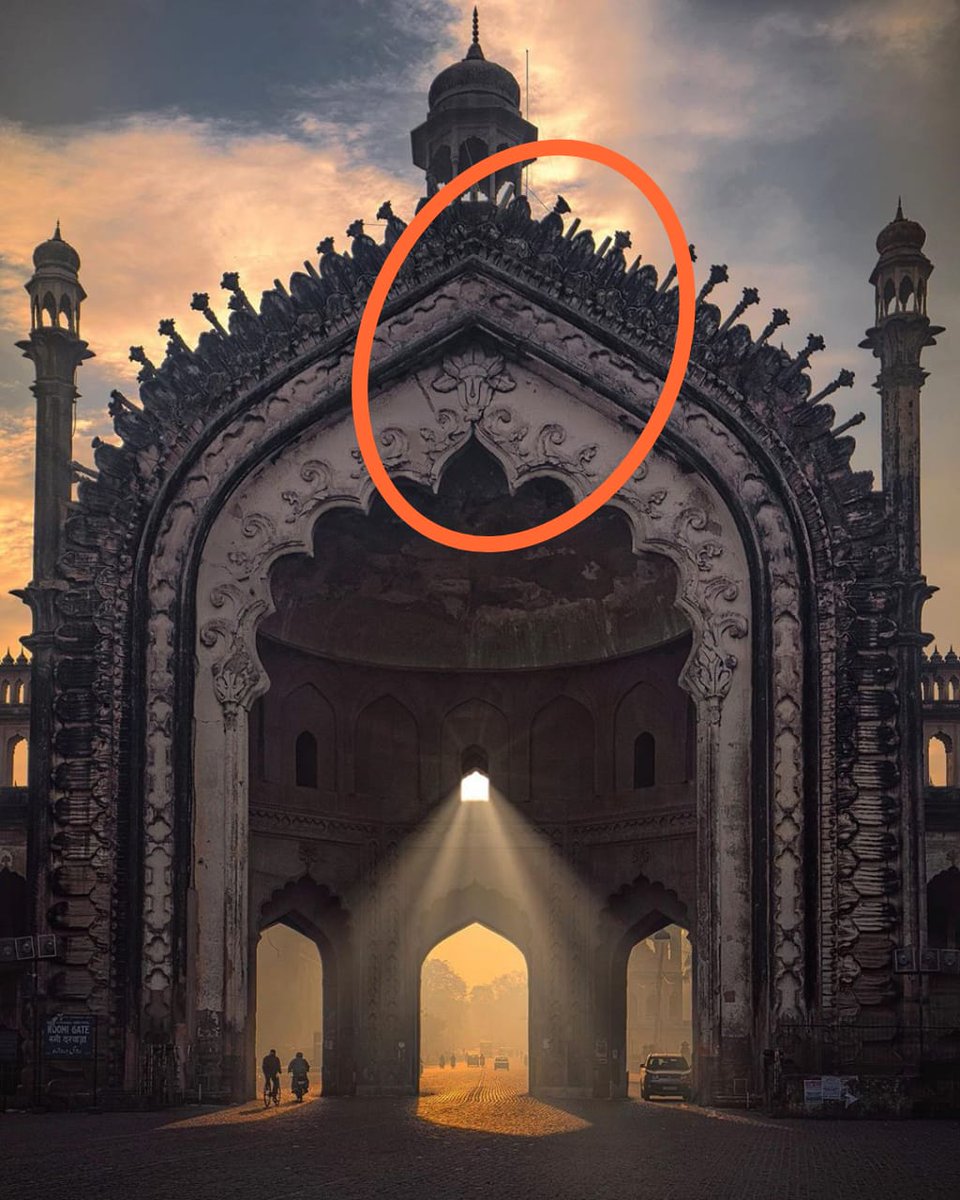 UP_Patrika's tweet photo. 👉रूमी गेट के ऊपरी हिस्से में दरार
👉लगातार बढ़ती जा रही है दरार
👉 सिर्फ नीचे के हिस्से में किया गया काम
👉 मांग होने के बावजूद भी एएसआई का ध्यान नहीं
👉 संरक्षित इमारतों को लेकर एएसआई का ध्यान नहीं
#lucknowsmartcity @myogiadityanath @brajeshpathakup #roomigate https://t.co/wY2B5ZfCnE