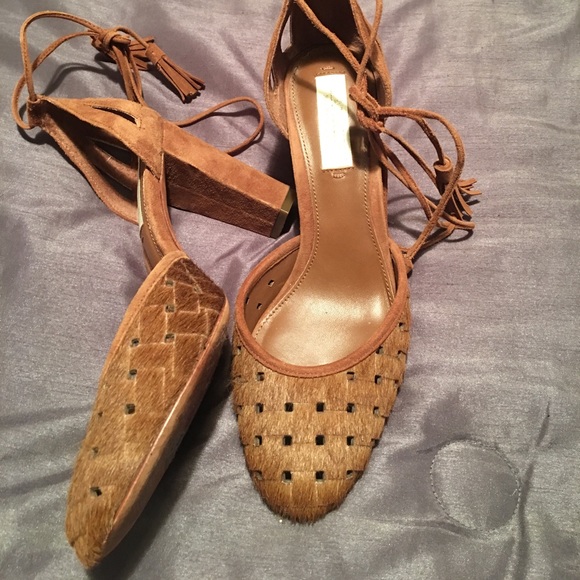 goddessallures's tweet photo. So good I had to share! Check out all the items I'm loving on @Poshmarkapp #poshmark #fashion #style #shopmycloset #caperobbin #salvatoreferragamo #laurenralphlauren: https://t.co/jX4U3wtvc7 https://t.co/EdlJq7KFSH