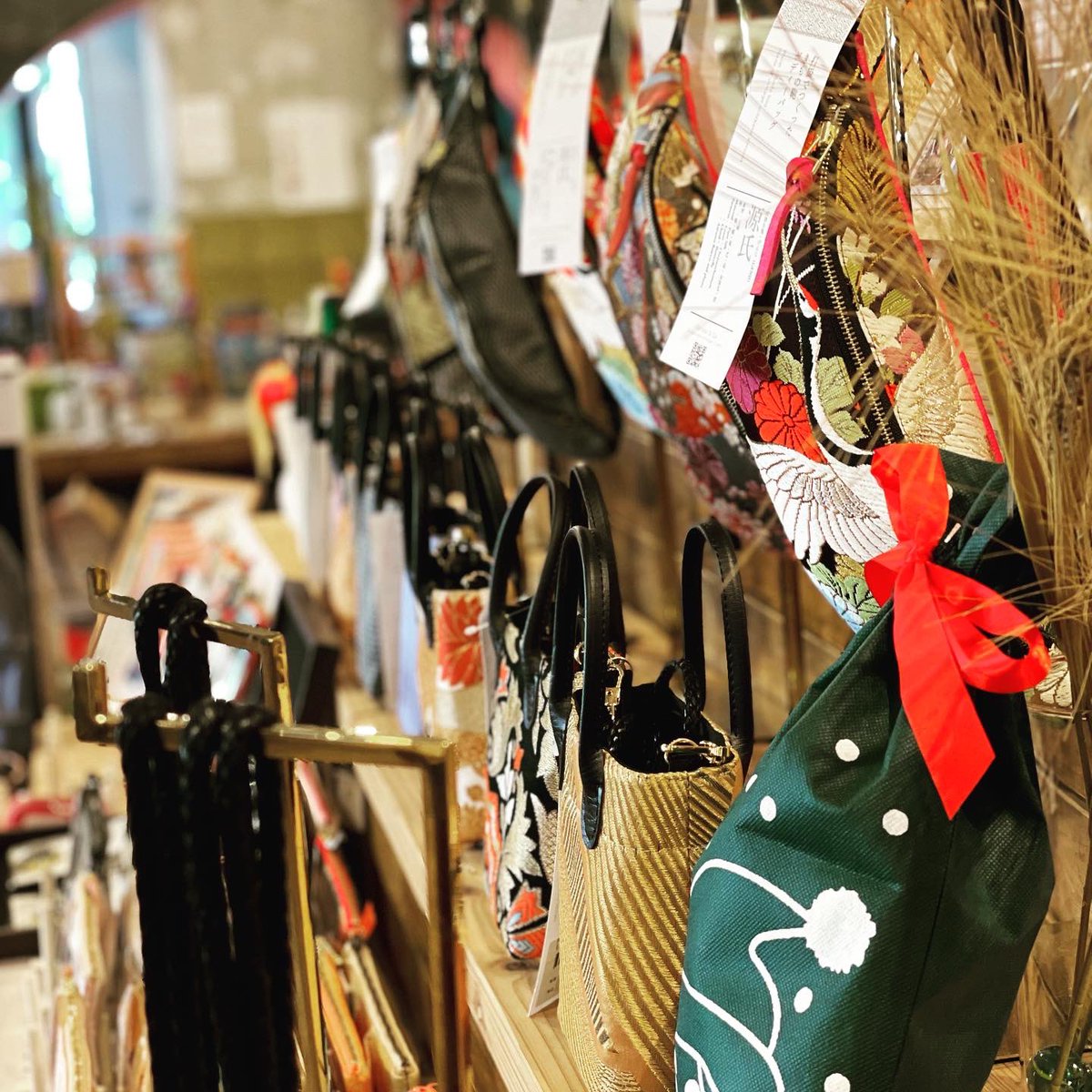 obico_jp's tweet photo. #眞野屋　#仙台　に本日新商品入荷

#bags #kimonobag #bagoftheday #kimono #obi #fashion #fashionstyle #ootd #kimonofashion #kimonolover #japan #japanese #madeinjapan #japanfreak #sdgs #upcycle #着物 #着物バッグ #アップサイクル #ファッション #ファッションコーデ #今日のコーデ #オビコ https://t.co/VW8DxwkE1e