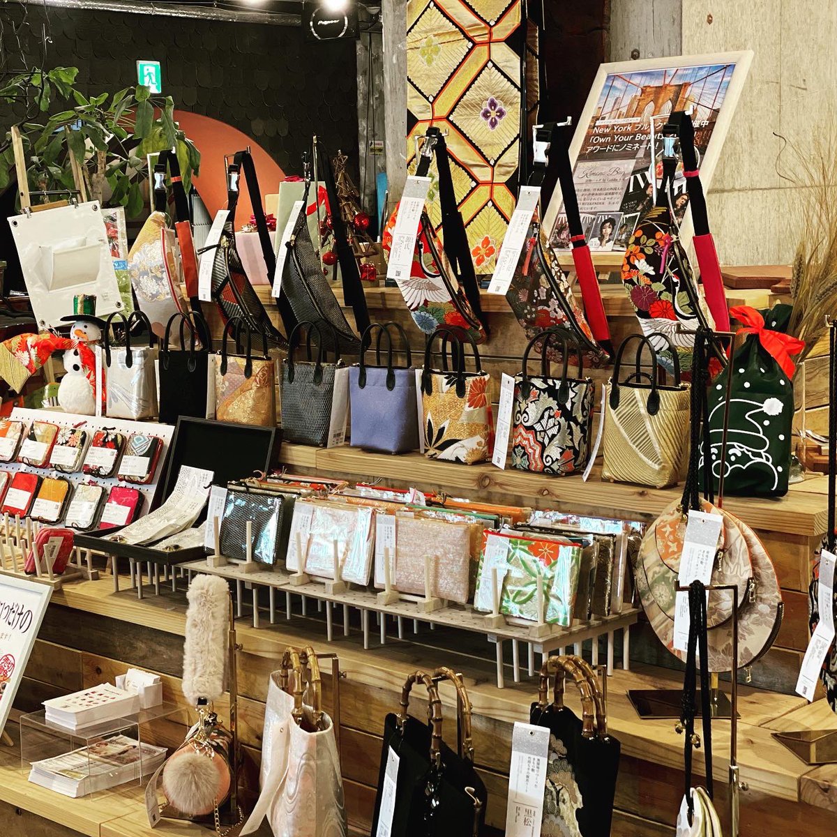 obico_jp's tweet photo. #眞野屋　#仙台　に本日新商品入荷

#bags #kimonobag #bagoftheday #kimono #obi #fashion #fashionstyle #ootd #kimonofashion #kimonolover #japan #japanese #madeinjapan #japanfreak #sdgs #upcycle #着物 #着物バッグ #アップサイクル #ファッション #ファッションコーデ #今日のコーデ #オビコ https://t.co/VW8DxwkE1e