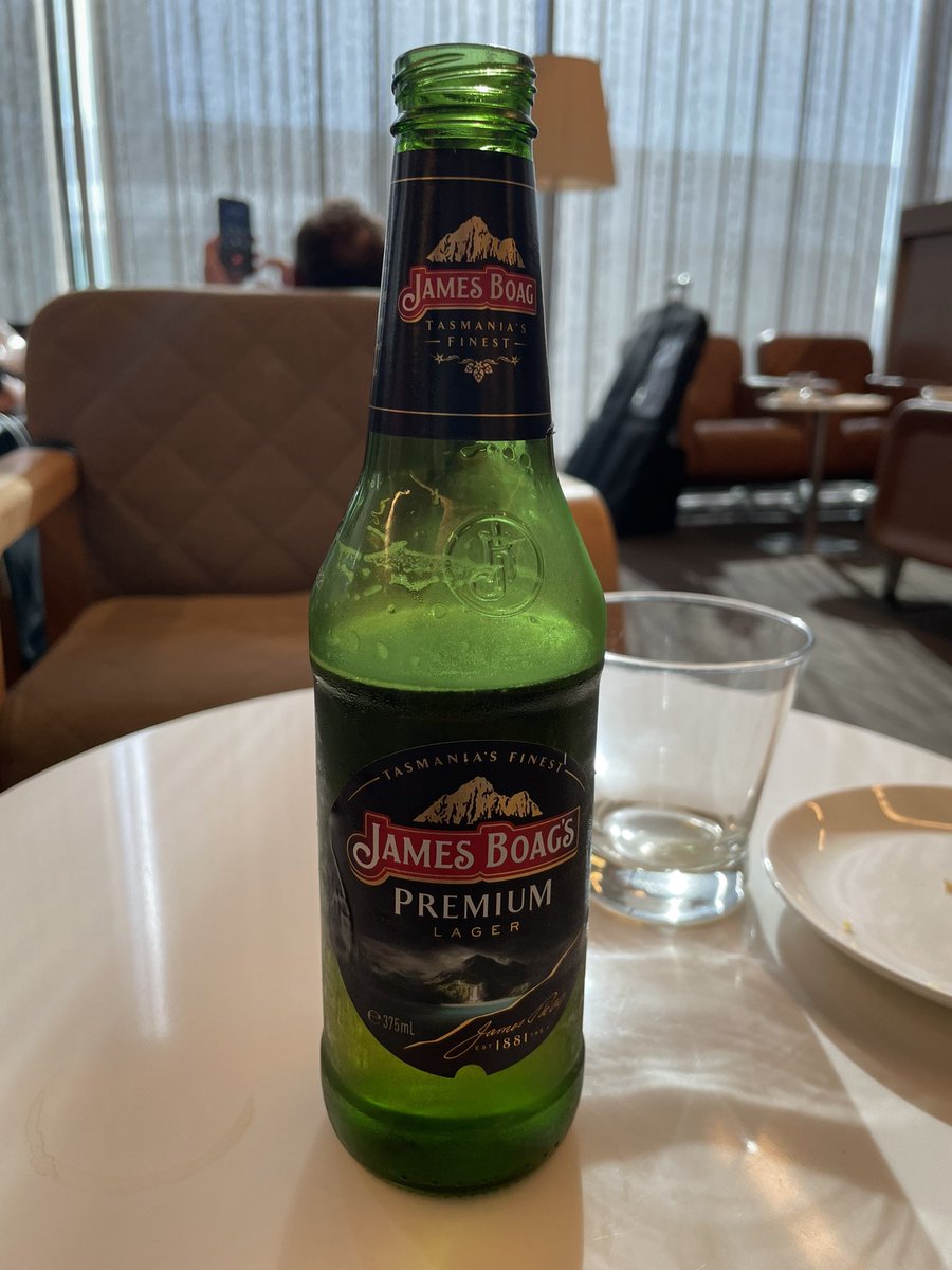 debbiesilvester's tweet photo. Commiserations for #ARCDP results from the Qantas lounge at Canberra airport (on the bright side, thanks to Julian Gale for allowing my first ever entry to an airport lounge!) https://t.co/DJk9MHEt83