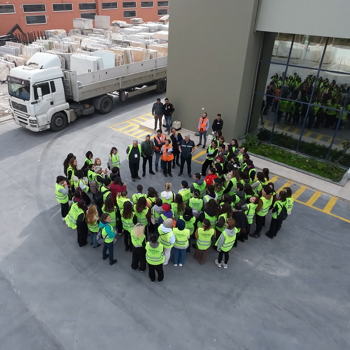 Yaşar Üniversitesi ve İzmir Yüksek Teknoloji Üniversitesi 'nin Endüstriyel Tasarım Bölümü Öğrencilerimizi ve Öğretim Görevlilerimizi Fabrikamızda ağırlamaktan büyük keyif aldık.