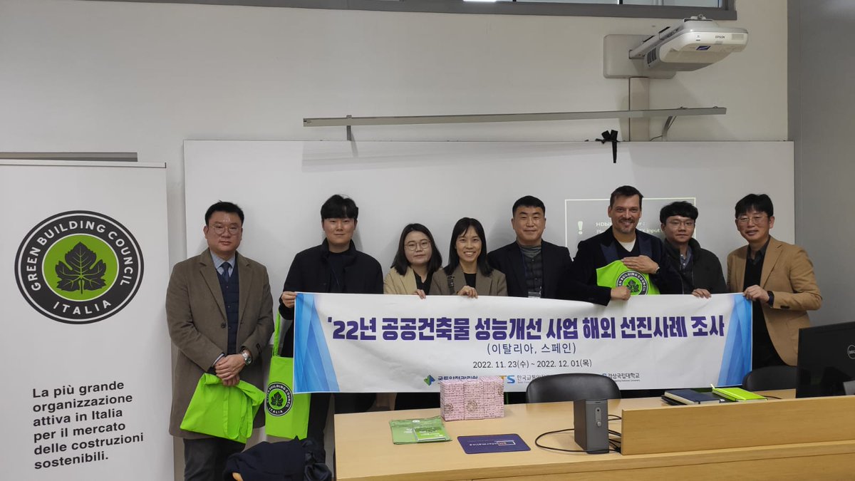 GBCItalia's tweet photo. 🇰🇷 Delegazione di coreani in visita a #GBCItalia 🇮🇹 incontrano il segretario del #ChapterLombardia Massimiliano Mandarini per conoscere lo sviluppo dell'#edilizia sostenibile 🏗️in Italia e le politiche pubbliche per il settore.

#greenbuilding #internationalworkshop https://t.co/OBfvaEuHVe