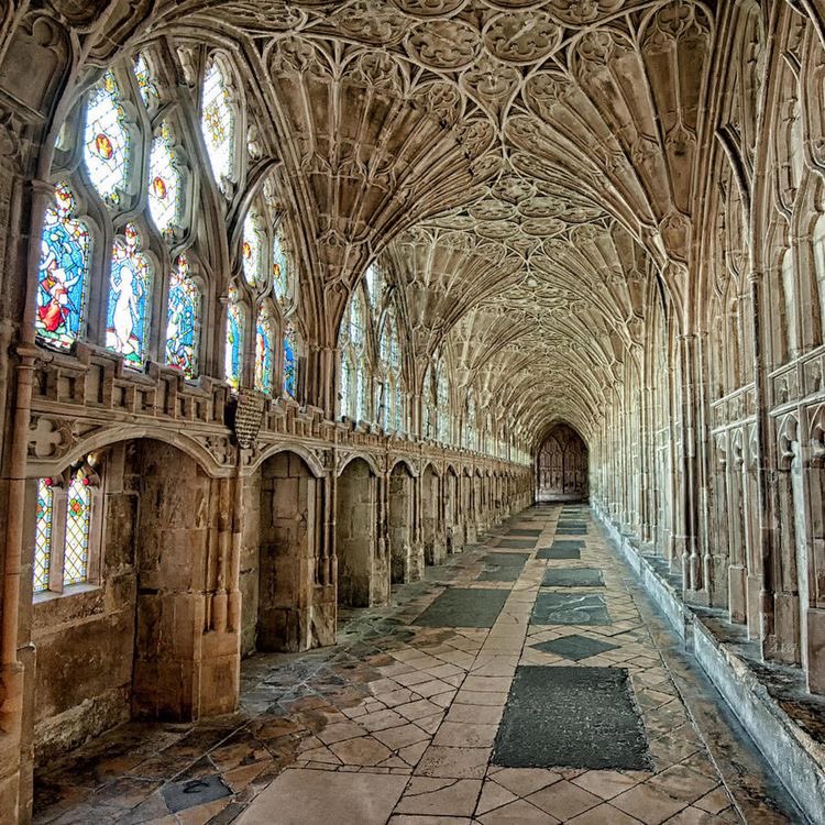 ArchitectureTud's tweet photo. Gloucester Cathedral, England 🏴󠁧󠁢󠁥󠁮󠁧󠁿 🇬🇧 https://t.co/MyyBfUjcUy