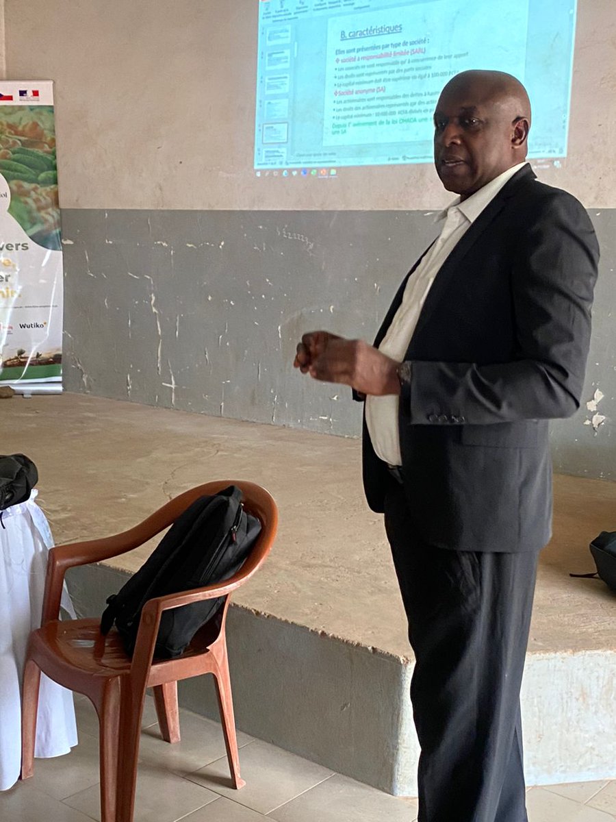 VertEmploi's tweet photo. Atelier "Formes &amp; classification des entreprises: procédures et obligations pour la création d'entreprise" pr outiller les migrants de retour voulant se lancer dans l'entrepreneuriat. 
@OimSenegal @OngVIS @Wutiko @FranceoSenegal @UEauSenegal @TchequieAfrique
#AfricaTrustFund https://t.co/RFk0oYJumU