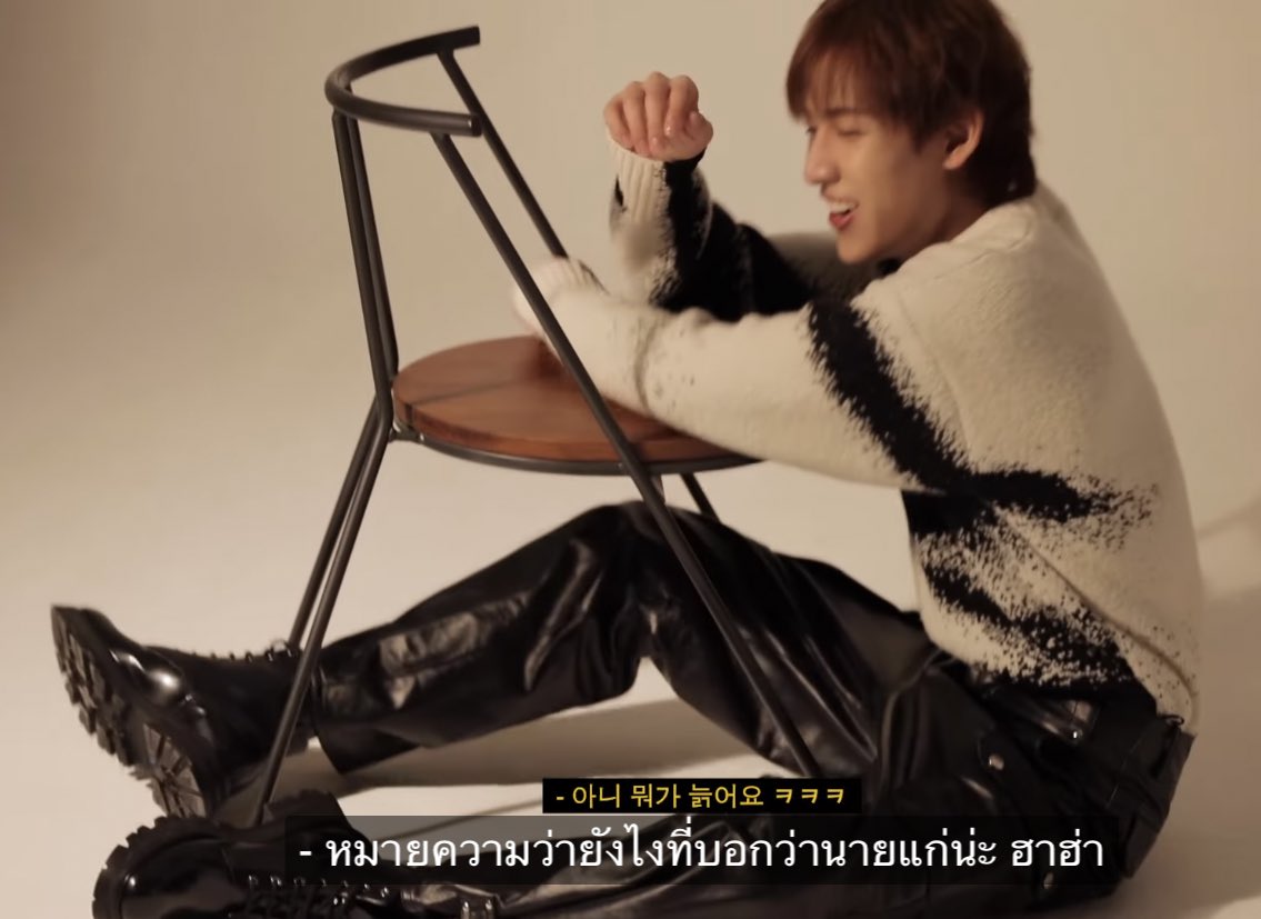 mootyBB's tweet photo. น้องแบม : ผมแก่แล้ว
พี่ทีมงาน : หมายความว่ายังไงที่บอกว่าแก่น่ะ

55555555 หนูใจเย็นลูกกกกกก🤣

#BamBam @BamBam1A https://t.co/hltEcWbYNl