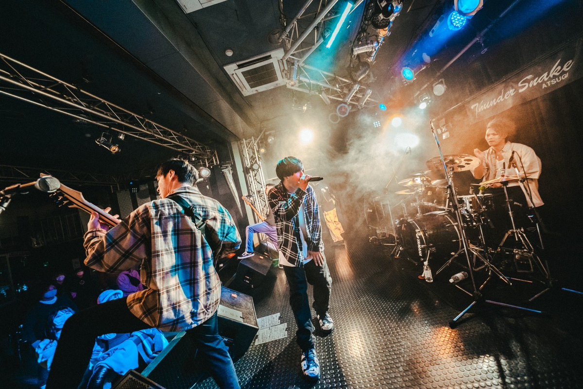 KENTO_SlyDoggy's tweet photo. 11/23
GO！GO！MASALA
ありがとうございました

素敵な仲間と大切な場所でライブができて本当に幸せです

26歳になった。

周りの人達はこの歳になると誕生日が嬉しくないっていうけど
みんなのおかげで歳を取るほどに未来が楽しみになる人生を生きれてます

いつもありがとう
これからもよろしくね https://t.co/SpakDevw8A