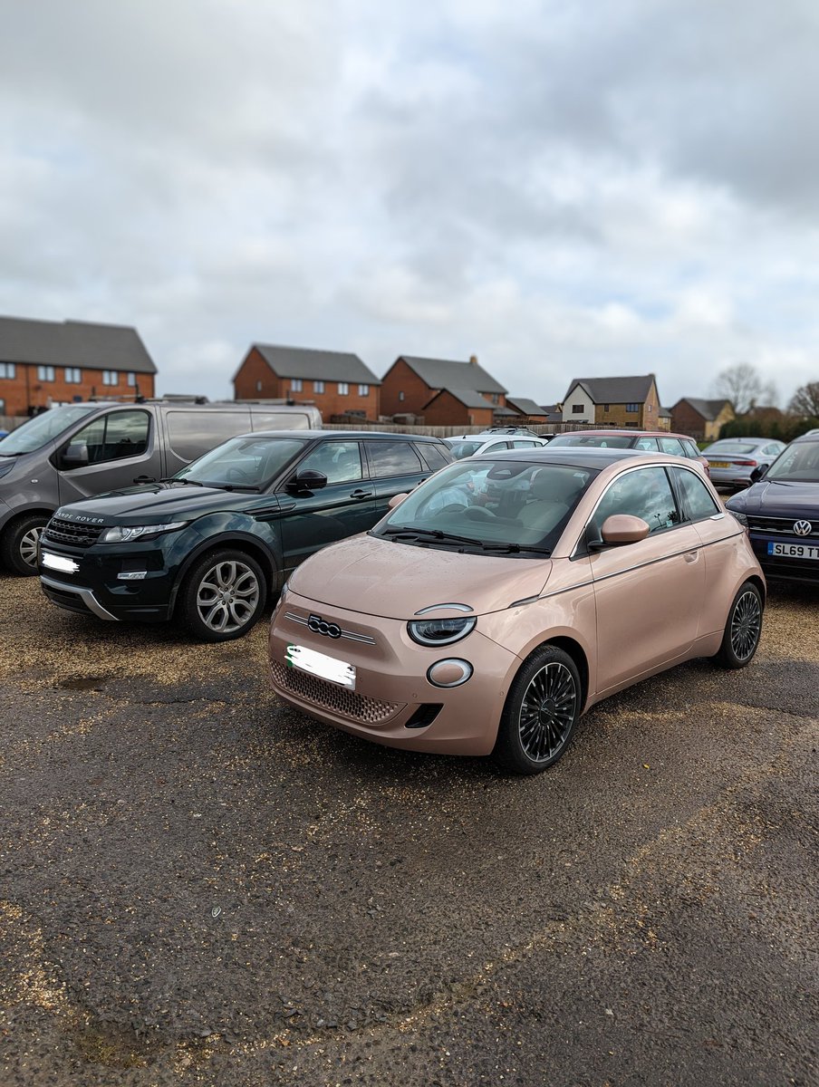 BlackPanthaaYT's tweet photo. Here is a thread dedicated to unnecessarily tall and fat cars, please feel free to shame stupid tall cars.

They are the death of car enjoyment, the image of giving up and deserve to be bullied at all costs 🫡 https://t.co/pY2YtCBHpi