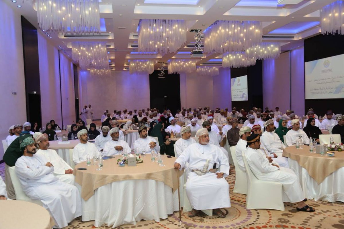 تكريمي من قبل غرفة تجارة وصناعة عمان فرع صحار الذي أقيم في فندق راديسون بلو لرؤساء وأعضاء اللجان بفرع الغرفة خلال دورة المجلس لعام 2018/2022 تحت رعاية الشيخ محافظ شمال الباطنة .