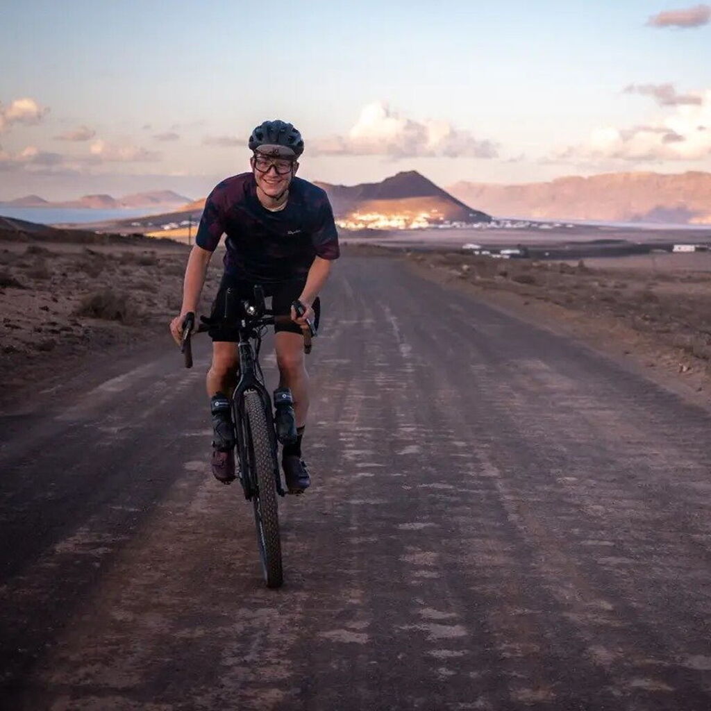 graveldeluxe (@graveldeluxe) on Twitter photo Kanaren von Nord bis Süd komplett erleben - die Gran Guanche
Dass wir die Gran Guanche <a href="/granguanche/">Gran Guanche</a>.route auf GravelDeluxe aufnehmen war keine Frage, denn eine Tour welche über mehrere Inseln sich auf 700 Kilometer und 16.000 Höhenmeter erstreckt ist et… instagr.am/p/ClV06vaO9rC/ Kanaren von Nord bis Süd komplett erleben - die Gran Guanche
Dass wir die Gran Guanche <a href="/granguanche/">Gran Guanche</a>.route auf GravelDeluxe aufnehmen war keine Frage, denn eine Tour welche über mehrere Inseln sich auf 700 Kilometer und 16.000 Höhenmeter erstreckt ist et… instagr.am/p/ClV06vaO9rC/