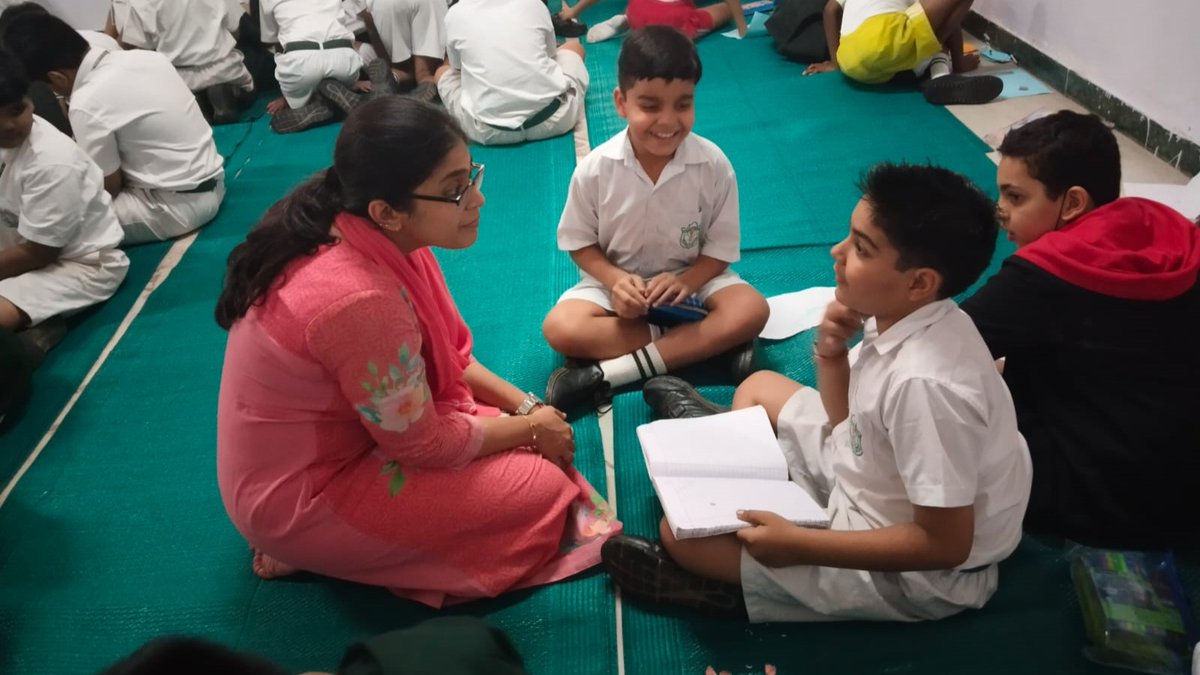 DPSSecunderabad's tweet photo. Library week Week celebration has culminated with DEAR time and a guest lecture for Story Time.The educator and a teacher trainer, Ms.Safa Razak addressed the students 
#authorgram #stories #storytelling #creativewritingsociety #writingprompt #dps #dpsnacharam #delhipublicschool https://t.co/mLZPIpLjkG