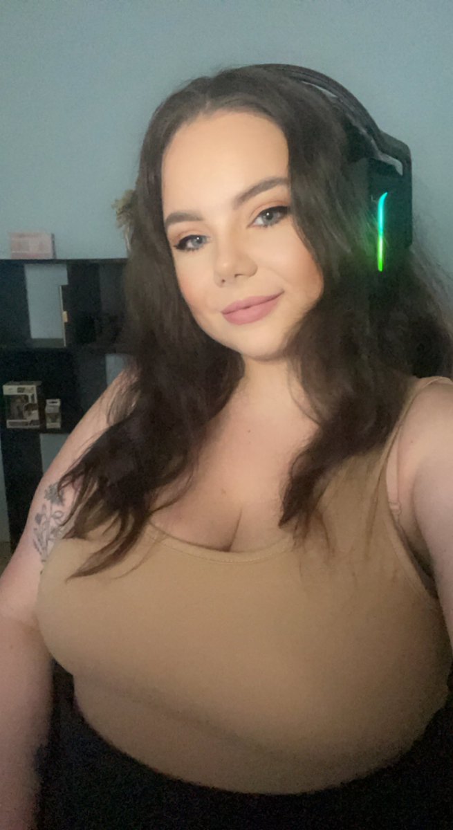 MonBonTTV's tweet photo. Game time 😊 🔴live now🔴 https://t.co/mlfwFbNVWI