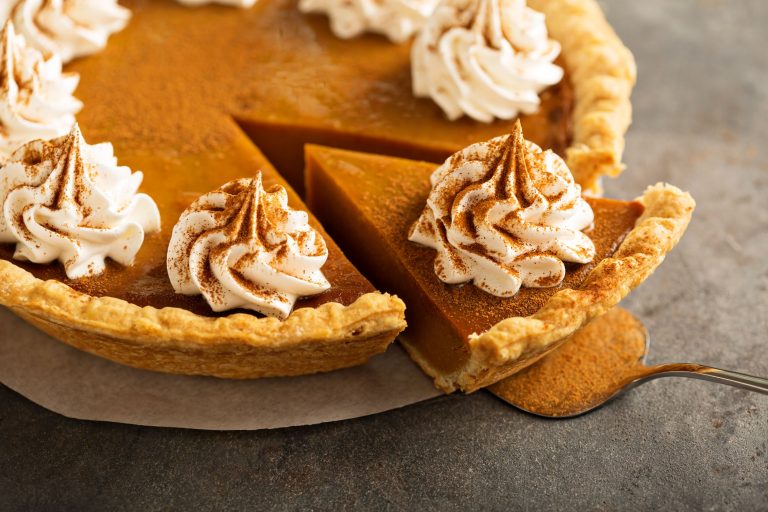 CocinayVino's tweet photo. Para quienes celebran y quienes no el DíaDeAcciónDeGracias ✨; #PastelDeCalabaza o (🥧 #PumpkinPie 😋) y #TartaDeManzana 🍎🍎. https://t.co/WuAZVbFF8n https://t.co/J66hZXbHSO
