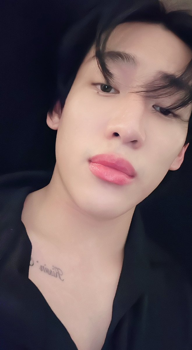 aeiaoey's tweet photo. น้องแบมคือได้ทุกลุคเลยอะ หล่อ เท่ น่ารัก สดใส เซกซี่ รวมทุกอย่างในคนเดียวเลย @BamBam1A #BamBam https://t.co/lw3rUKRSMN