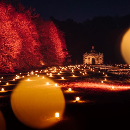 An illuminated walk around the garden at Chatsworth House at dusk. What could be more enchanting... beguiling... romantic? Then round off with a little supper in front of a warm fire in your own Chatsworth bolthole. #ExpectExtraordinary #WinterWonderland loom.ly/pN3K0h0