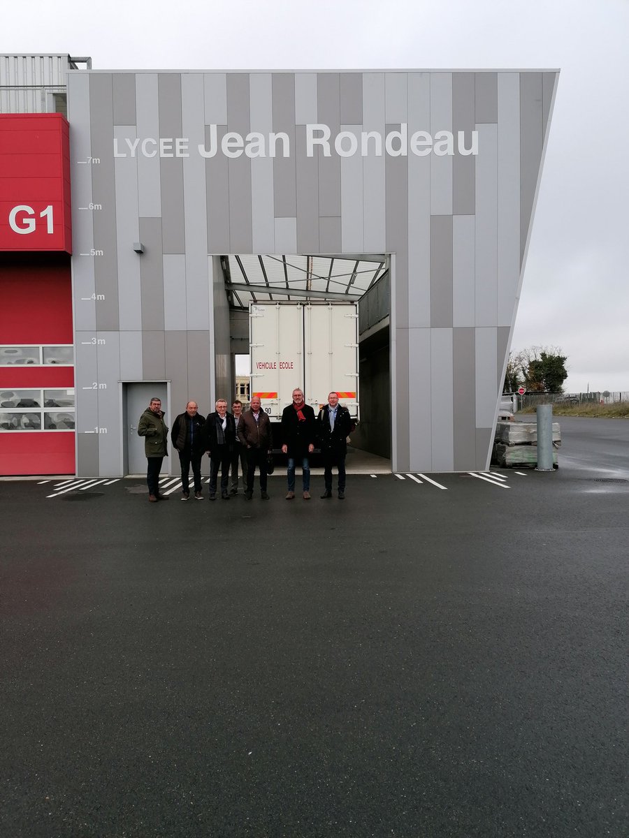 Le # lycée Rondeau accueille le conseil de la FNTR 72 ce jour avec visite des installations #transport.