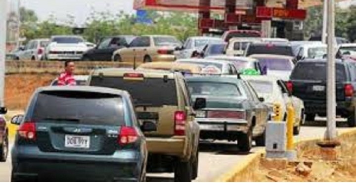 WILLIAMCEBALLOS's tweet photo. #SinGasolina 
No se te olvide que la culpa que no puedas surtir #Gasolina es del Gobierno #Merida #Ejido #ElVigia 
Acabaron con todo
Se lo llevan todo #Psuv
Ni las #Motos, ni los #Carros, Ni las #Busetas,Ni los particulares
Solo los enchufados y que paguen en $ a las #Mafias https://t.co/UXr5Qbwtaa
