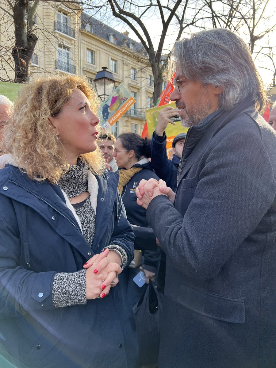 Aujourd’hui, je suis présente devant l’<a href="/AssembleeNat/">Assemblée nationale</a> pour soutenir la PPL d’<a href="/caron_aymeric/">Aymeric Caron</a> visant à éliminer définitivement et sur tout le territoire français la corrida
Aujourd’hui, il n’y a pas de clivage politique mais une empathie envers les animaux portée par toutes et tous