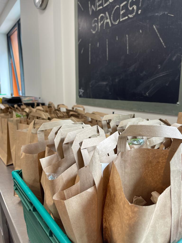 ColegSirGarBDI's tweet photo. Pleser oedd cael ymweld â @squarefood yn ddiweddar. Mae'r elusen yn gwneud gwaith arbennig yn y gymuned ac yn dod â phobl ynghyd trwy fwyd a choginio.
Roedd yn braf cael rhannu syniadau ar y gwaith ry'n ni wedi ei wneud fel rhan o brosiect #Cook24.
@ColegSirGar https://t.co/Ny9n1iw3aZ