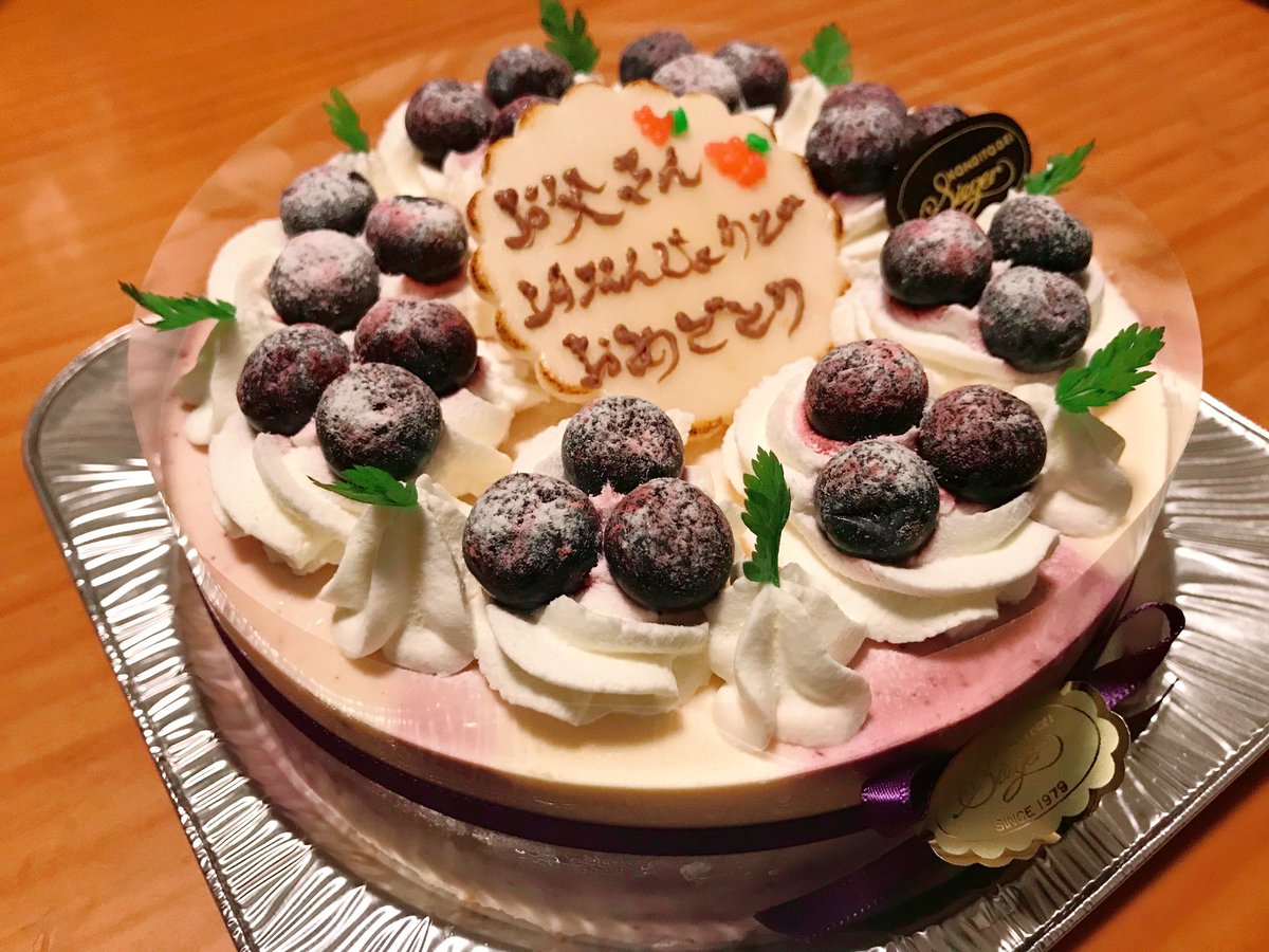 S_RESEACHER's tweet photo. 早めに帰宅し、
ケーキに着手致しました!🫡
#lacharente
#sieger
#ケーキ食べ過ぎ注意報発令中 https://t.co/01ICEQVfSL