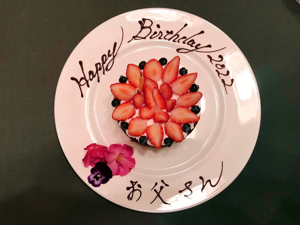 S_RESEACHER's tweet photo. 早めに帰宅し、
ケーキに着手致しました!🫡
#lacharente
#sieger
#ケーキ食べ過ぎ注意報発令中 https://t.co/01ICEQVfSL
