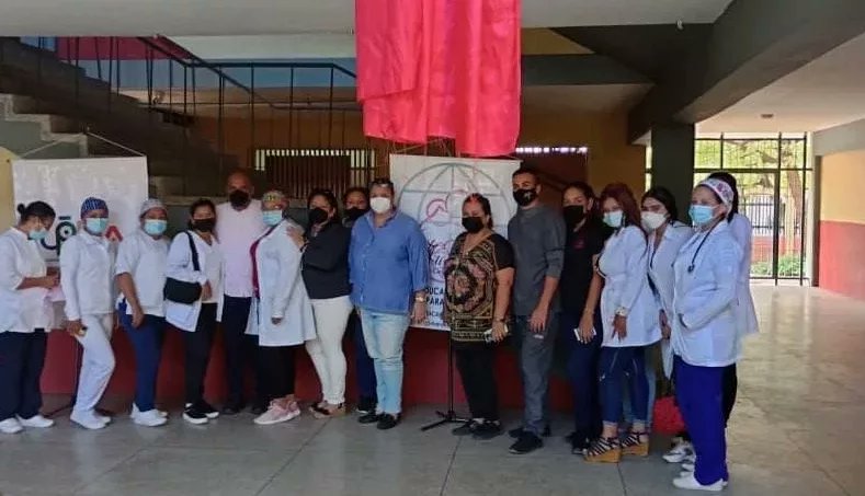 uptmaoficial's tweet photo. Estudiantes, trabajadores y miembros de  comunidades aledañas a la Uptma recibieron  atención médica por parte del CDI de la Victoria y la Fundación Atravesando, bajo el lema de "Prevenir es Vivir". https://t.co/dtM0qSH0GK
