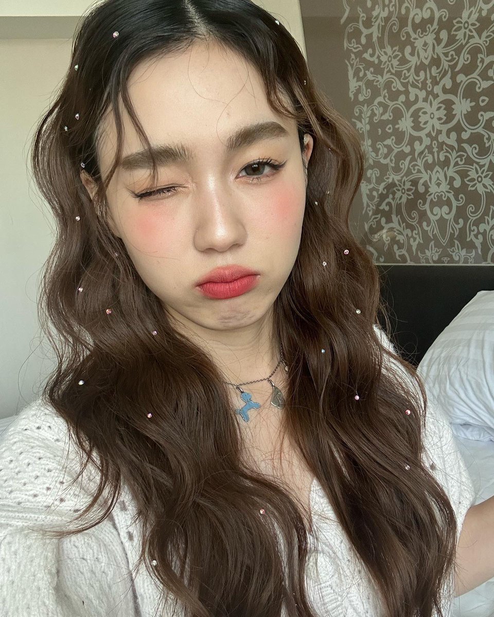 cimonry's tweet photo. @loverrukk wonyoung is that you?:!:!&amp; https://t.co/cJN2Hw1b9C