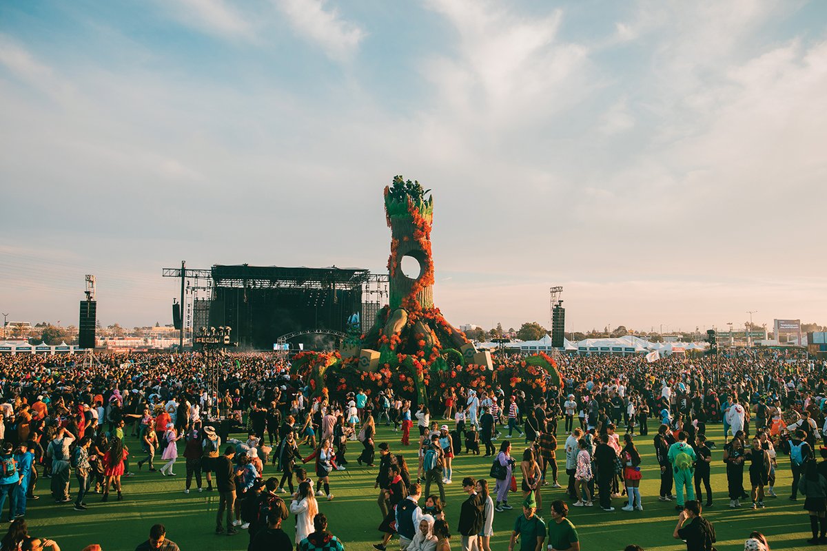 Outdoor crowd shot from Second Sky Festival