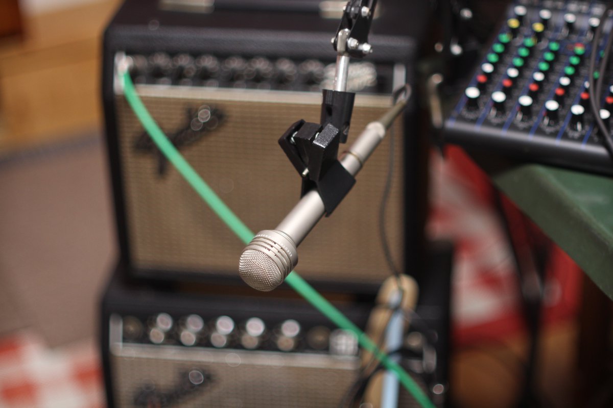 Pockn's tweet photo. 次曲はSONYの70年代のコンデンサーマイクに変えてアコギレコーディング♪ エレキの掛け録りコンプはパートによって年代を変えております♪ #SONYECM250 #MAXON #COMPANDOR #COMPRESSOR https://t.co/bKllKfny2b