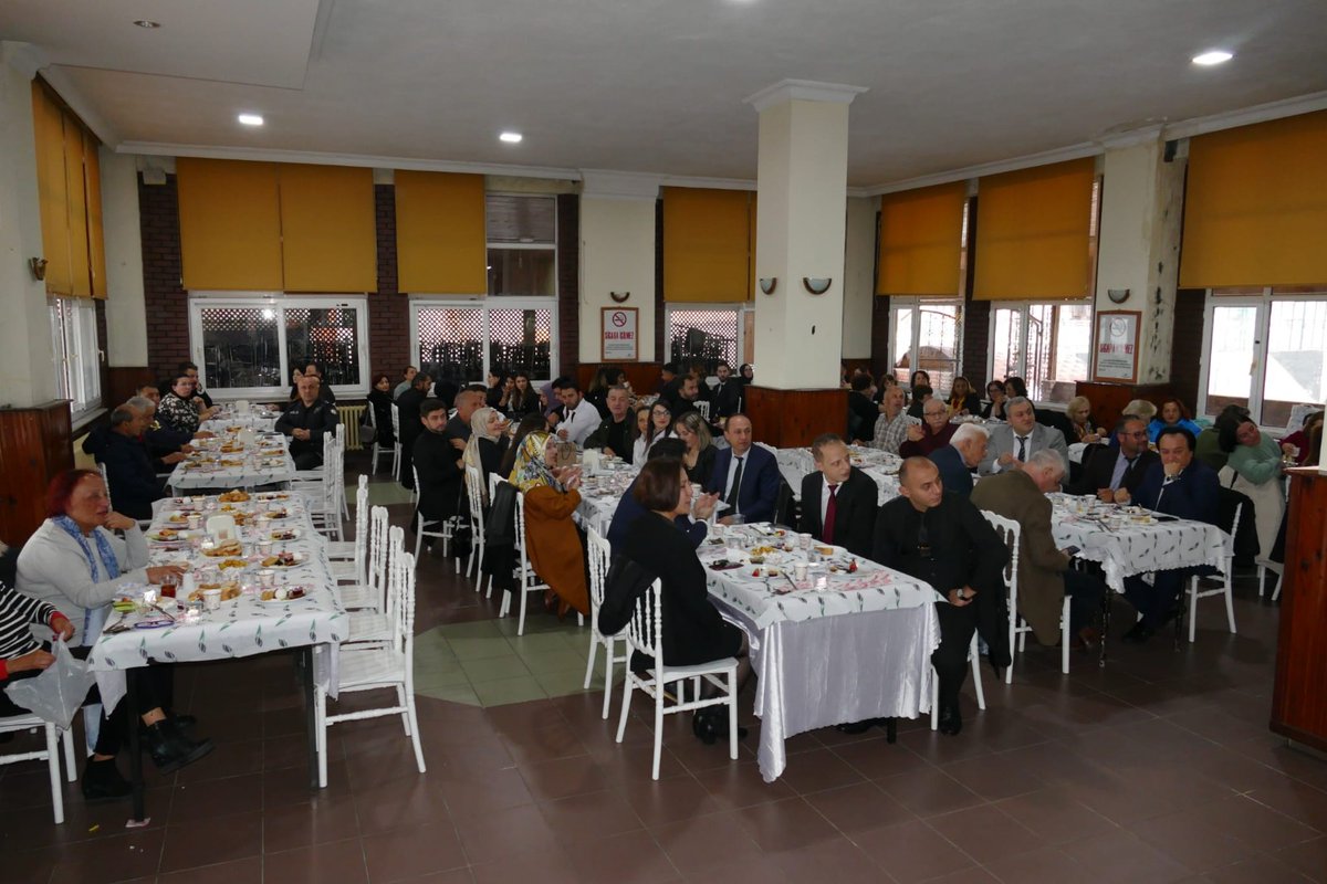 24 Kasım Öğretmenler Günü münasebetiyle <a href="/kilimlibel/">Kilimli Belediyesi</a> tarafından, Kaymakamımız Sn Necdet ÖZDEMİR, Belediye Bşk Sn <a href="/kamilaltun/">Kamil ALTUN</a>, İlçe Milli Eğt Mdr Sn <a href="/Myldz74/">Muzaffer Yıldız</a> katılımıyla kahvaltı organizasyonu yapıldı✅
<a href="/ZonguldakMEM/">Zonguldak İl Millî Eğitim Müdürlüğü</a>
<a href="/zuleyhaaldogan/">Züleyha Aldoğan</a> <a href="/miamulkiye/">Necdet Özdemir</a>

💻Detaylar📲meb.ai/Us4Of26