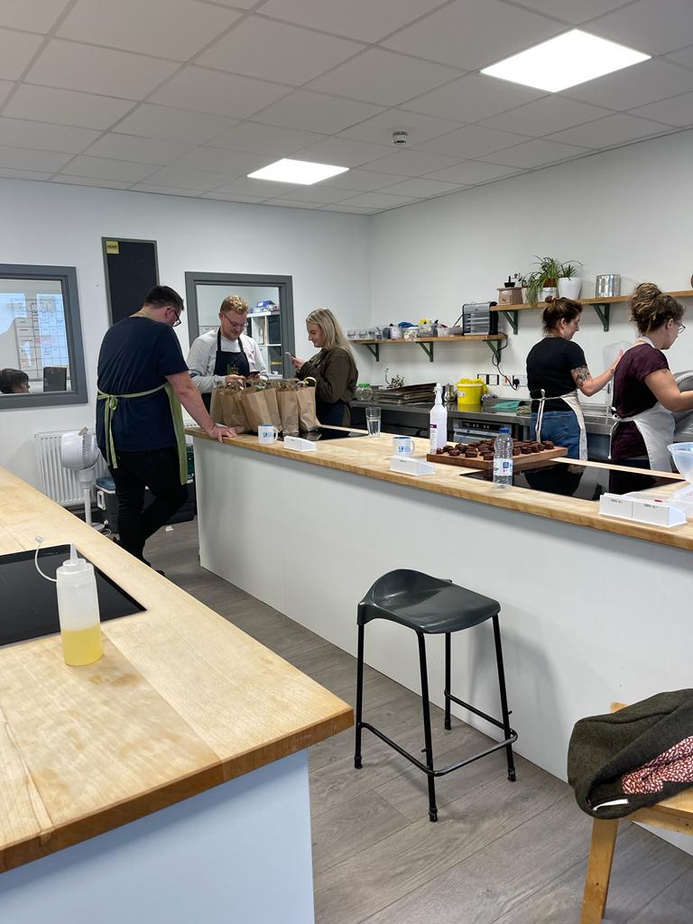 ColegSirGarBDI's tweet photo. We recently had the opportunity to visit @squarefood. The Charity is doing excellent work in the community, working to reduce hunger, improve health, bring people together through food & cooking.
It was great to share ideas on the work we have done as part of #Cook24 project. https://t.co/Z6IH6AyF8i