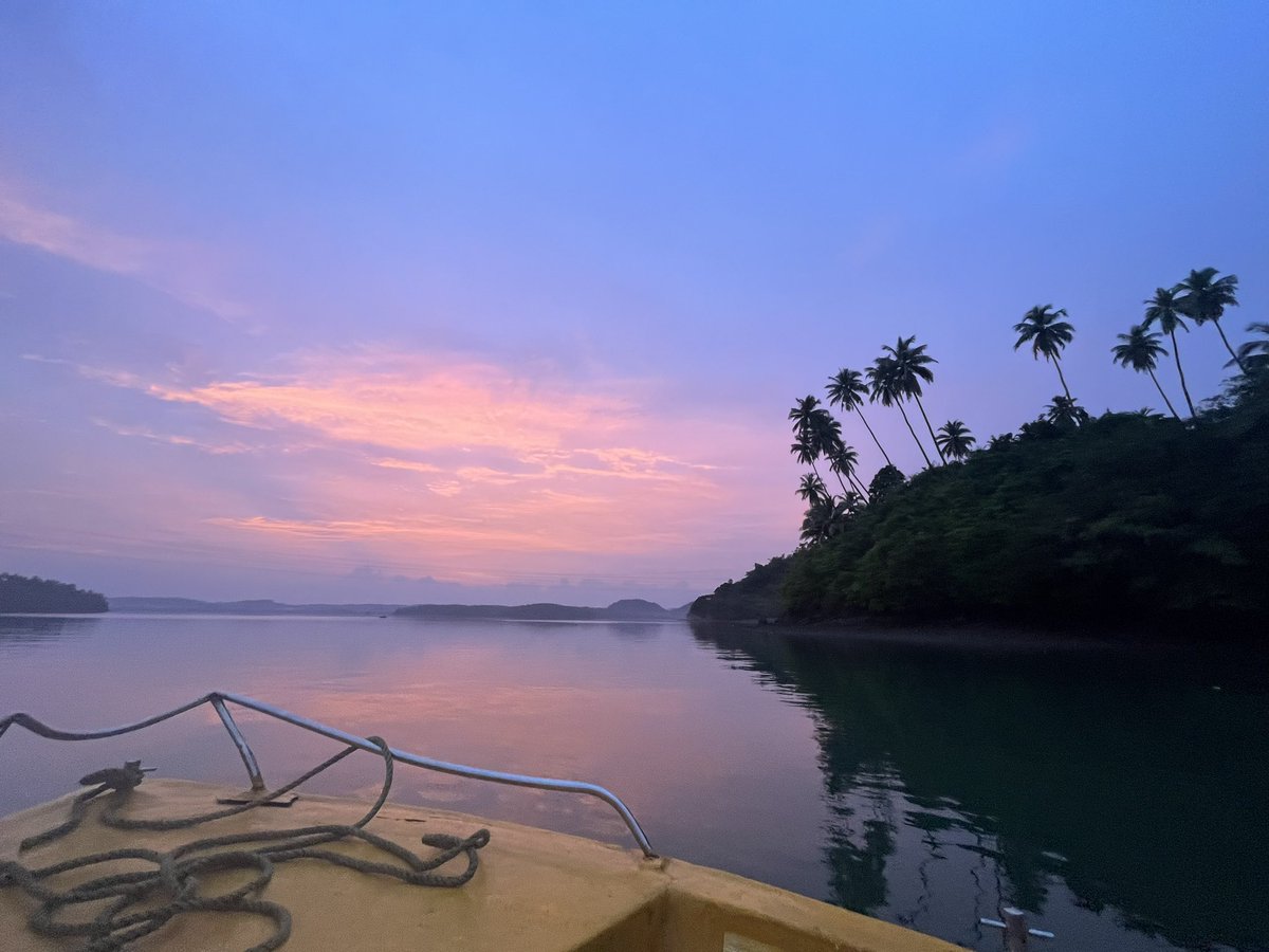 AusCGChennai's tweet photo. Extraordinary colours in the #AndamanIsland sunset this evening. 

@AusHCIndia @TourismDeptANI https://t.co/VVeaWiw27V