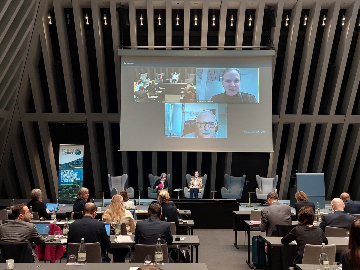 ScienceEurope's tweet photo. 🧐At the last roundtable we are navigating many different aspects of participatory processes in research.

Including:
- legal coverage, conflict of interests, dissemination practices, ownership of results, ethical aspects and guidelines

#TalkingScience #CitizenScience https://t.co/QiS8ooQrrt