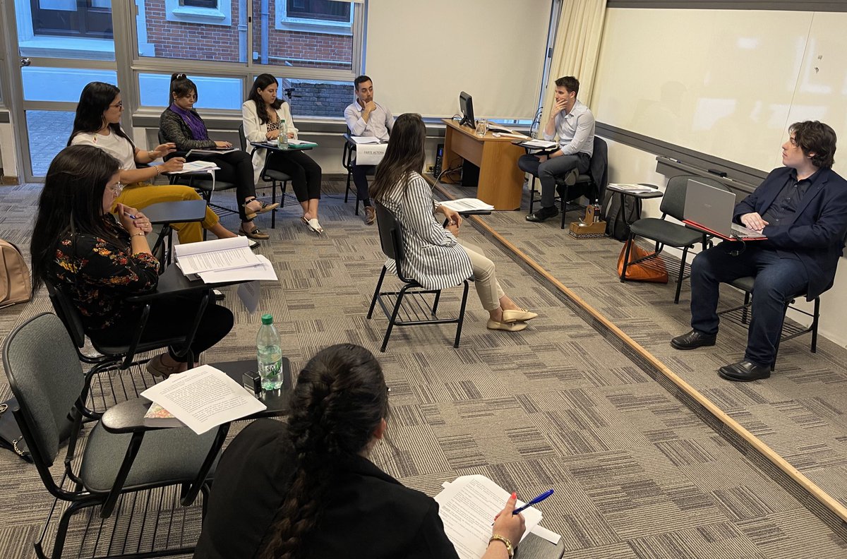 SantiagoPCampos's tweet photo. Anoche terminamos el módulo practico de litigación en la Maestría de Derecho Procesal y Litigación de @UMderecho Gran trabajo de dos nuevos equipos. Se aprende más haciendo! Gracias por el esfuerzo y el compromiso! https://t.co/1BdntgdIwm