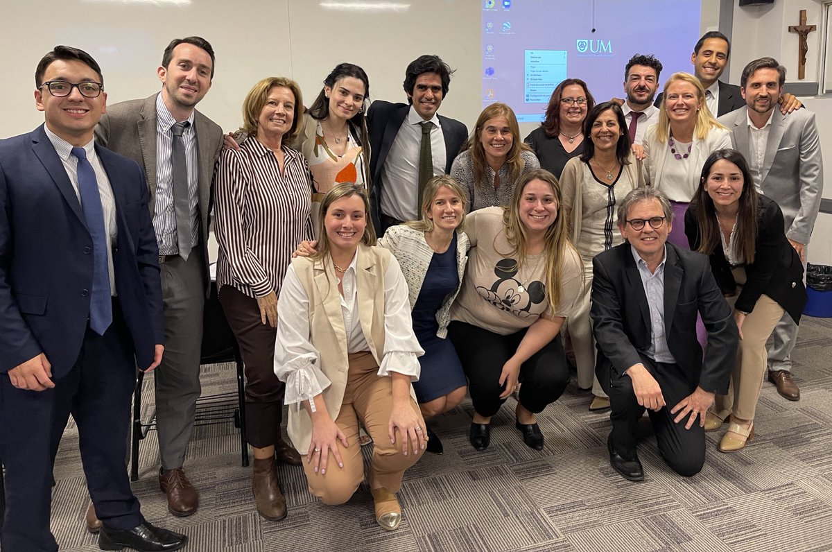 SantiagoPCampos's tweet photo. Anoche terminamos el módulo practico de litigación en la Maestría de Derecho Procesal y Litigación de @UMderecho Gran trabajo de dos nuevos equipos. Se aprende más haciendo! Gracias por el esfuerzo y el compromiso! https://t.co/1BdntgdIwm